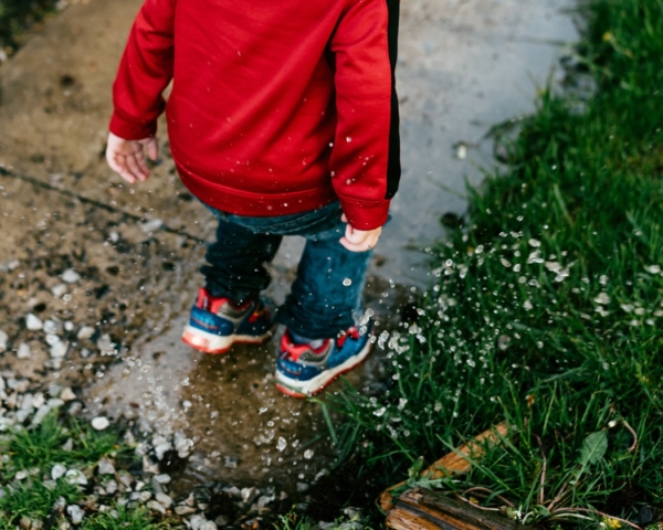 Wasser spielen Kind Kinder nass Guardi Österreich